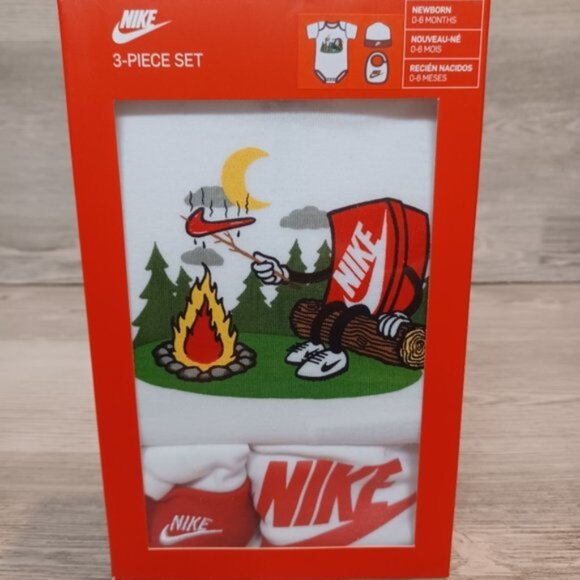 Nike Baby Bodysuit Bib Hat Newborn Gift Set - Picture 5 of 5